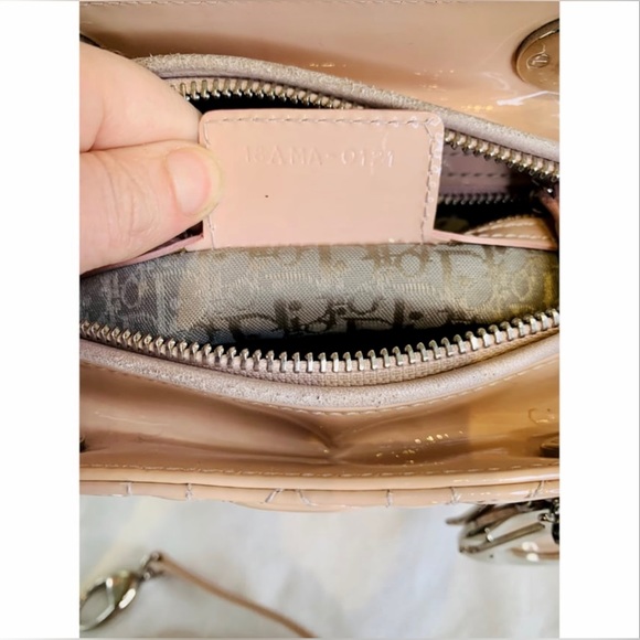 Lady Dior patent leather bag. Tags and strap included. See photos for details - Picture 6 of 10
